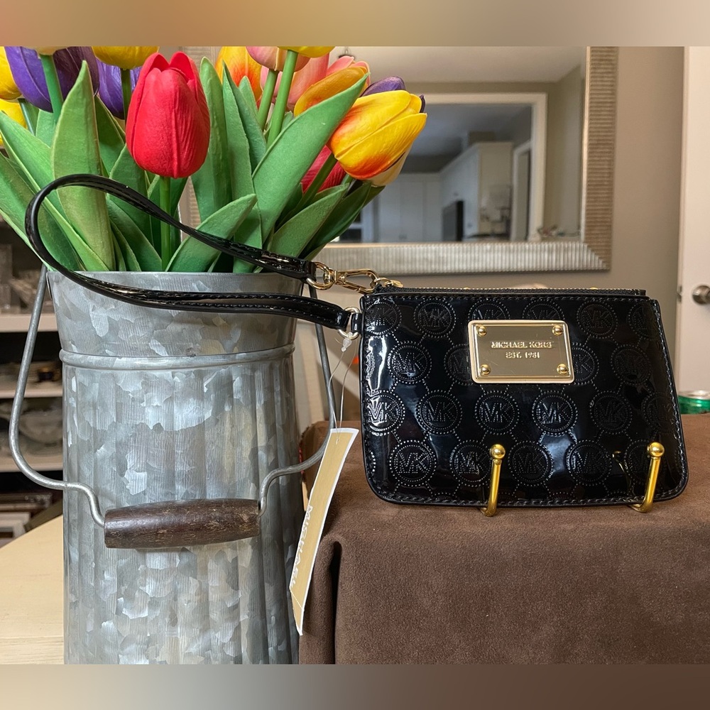 *NWT* Michael Kors Jet Set Black Patent Leather Wristlet